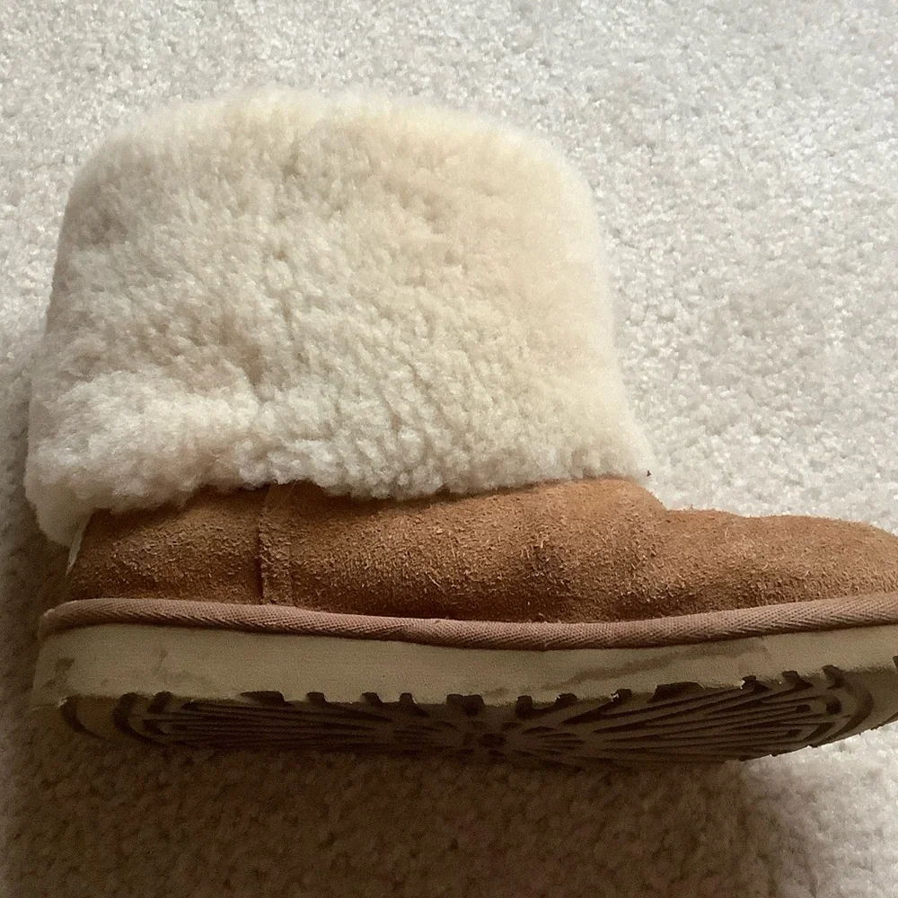 Used UGG Tan Shearling Buckle Boots